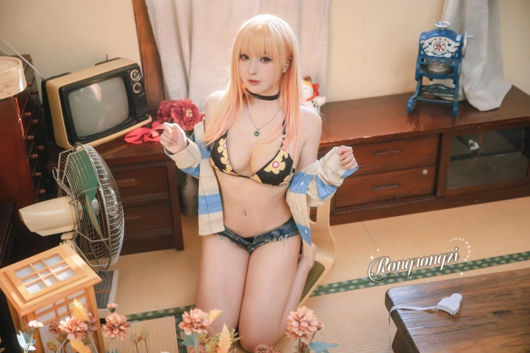 小容仔咕咕咕w《喜多川海梦》主题写真：54张全套美图