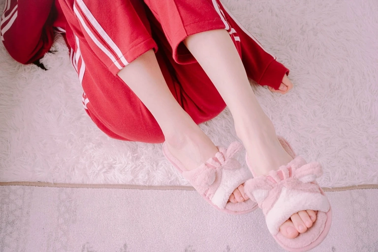 眼酱大魔王w《裸足3》主题写真：9张全套美图