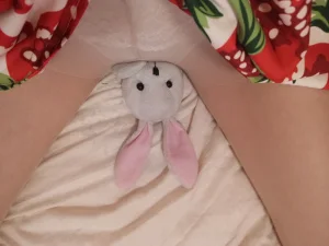 眼酱大魔王w《肉丝踩玩偶带视频》主题写真：15张全套美图，含3个视频