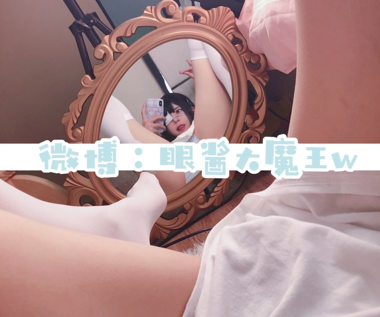 眼酱大魔王w《T恤白丝》主题写真：10张全套美图