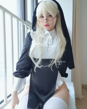 眼酱大魔王w《修女シスター》主题写真：34张全套美图，含2个视频