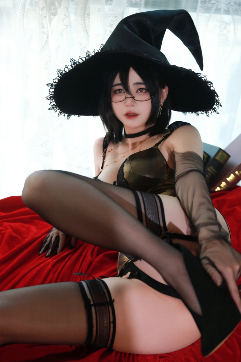 眼酱大魔王w《御姉感の魔女様》主题写真：18张全套美图