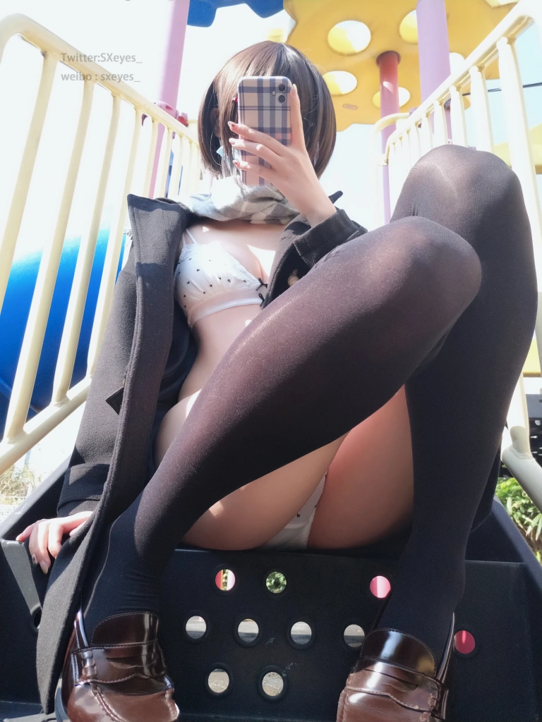 眼酱大魔王w《VOL.12 室外jk》主题写真：22张全套美图
