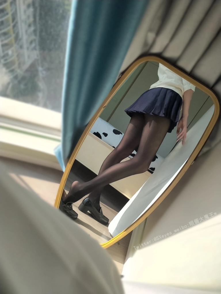 眼酱大魔王w《VOL.24 小学妹》主题写真：35张全套美图