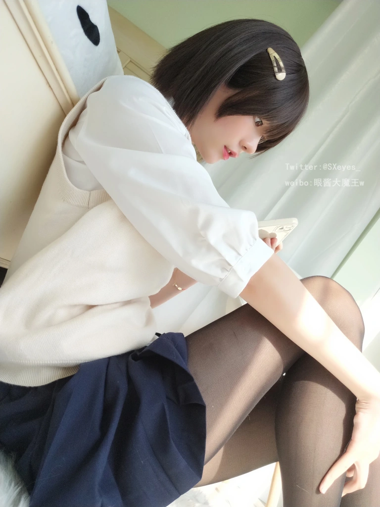 眼酱大魔王w《VOL.24 小学妹》主题写真：35张全套美图
