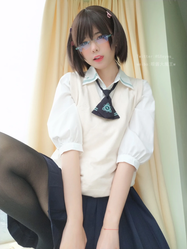 眼酱大魔王w《VOL.24 小学妹》主题写真：35张全套美图