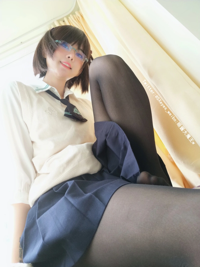 眼酱大魔王w《VOL.24 小学妹》主题写真：35张全套美图
