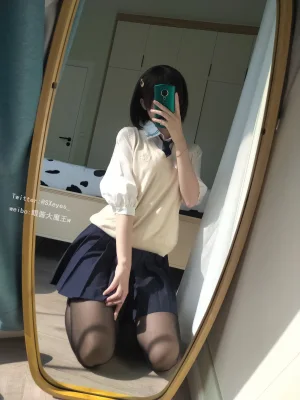 眼酱大魔王w《VOL.24 小学妹》主题写真：35张全套美图