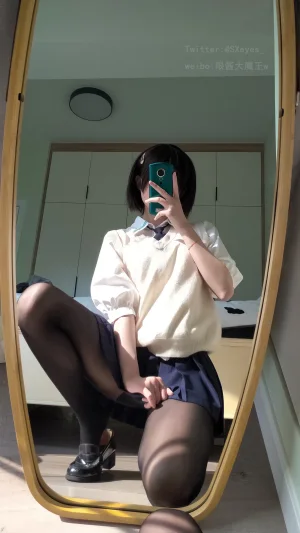 眼酱大魔王w《VOL.24 小学妹》主题写真：35张全套美图