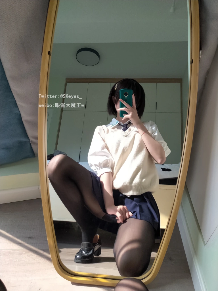 眼酱大魔王w《VOL.24 小学妹》主题写真：35张全套美图