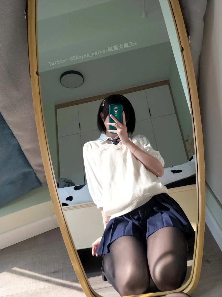 眼酱大魔王w《VOL.24 小学妹》主题写真：35张全套美图