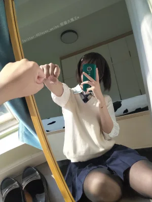 眼酱大魔王w《VOL.24 小学妹》主题写真：35张全套美图