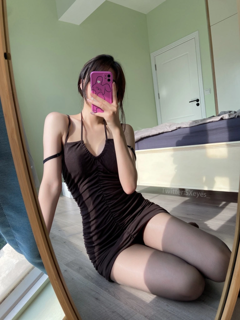眼酱大魔王w《VOL.29 居家女友》主题写真：26张全套美图