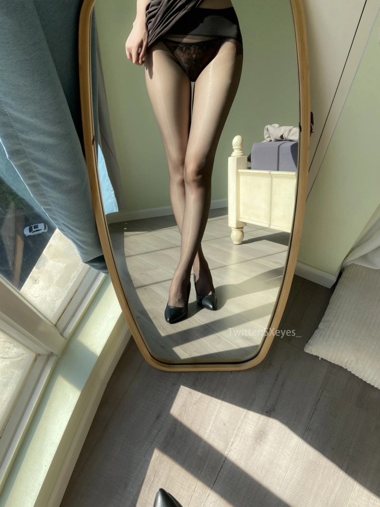 眼酱大魔王w《VOL.29 居家女友》主题写真：26张全套美图
