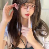 眼酱大魔王w《Fantia 2022年01月会员合集》主题写真：12张全套美图