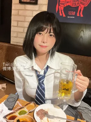 眼酱大魔王w《Fantia 2022年12月会员合集》主题写真：30张全套美图，含1个视频