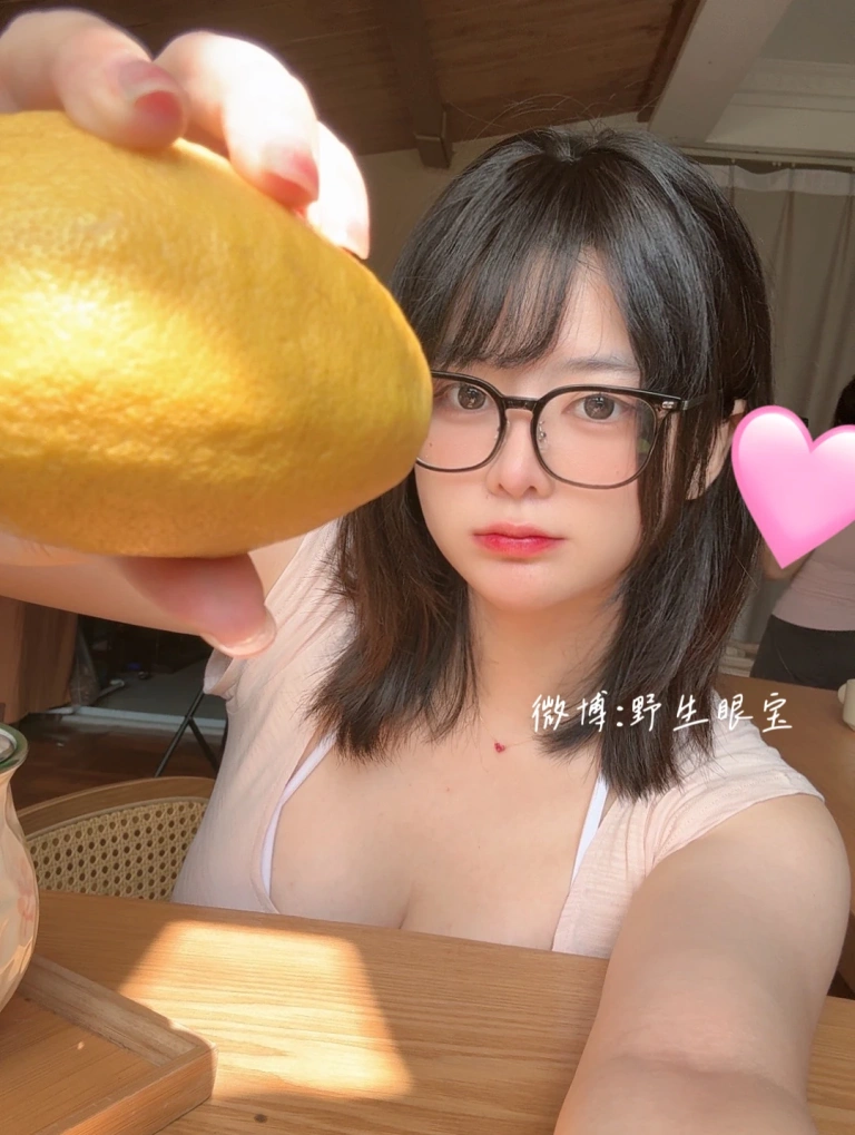 眼酱大魔王w《Fantia 2024年09月会员合集》主题写真：42张全套美图