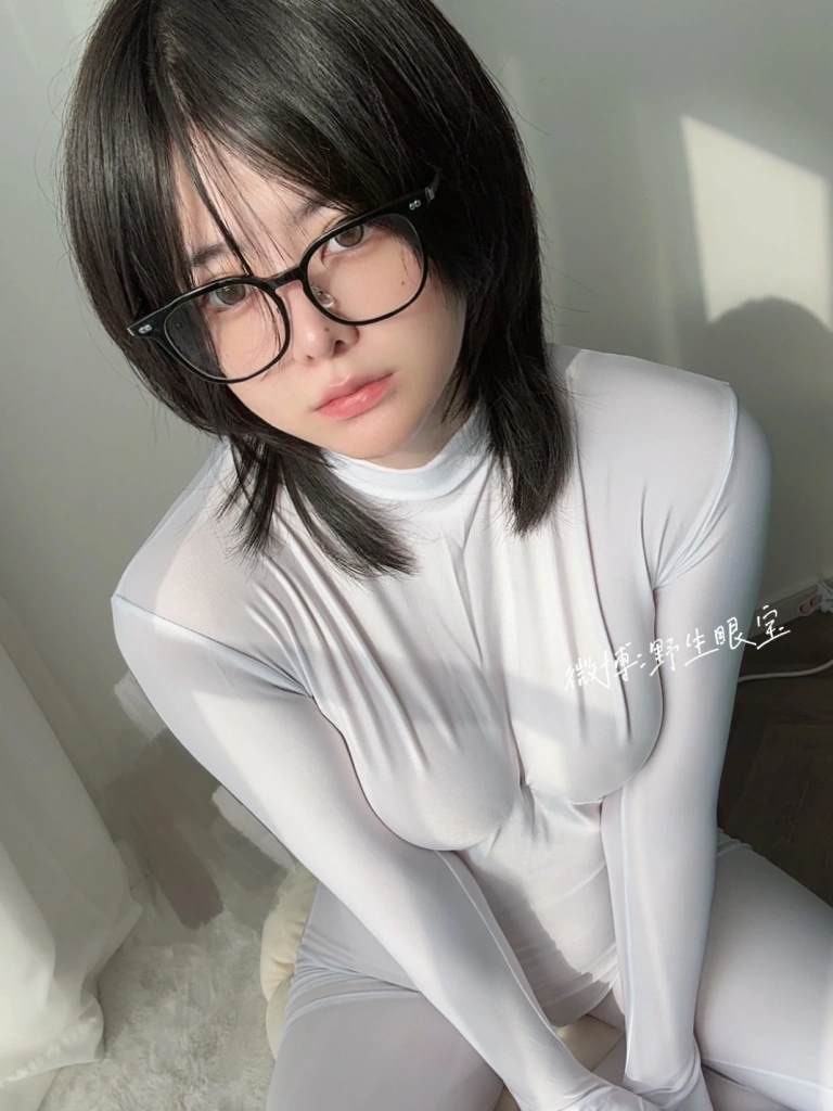 眼酱大魔王w《Fantia 2024年11月会员合集》主题写真：33张全套美图，含3个视频