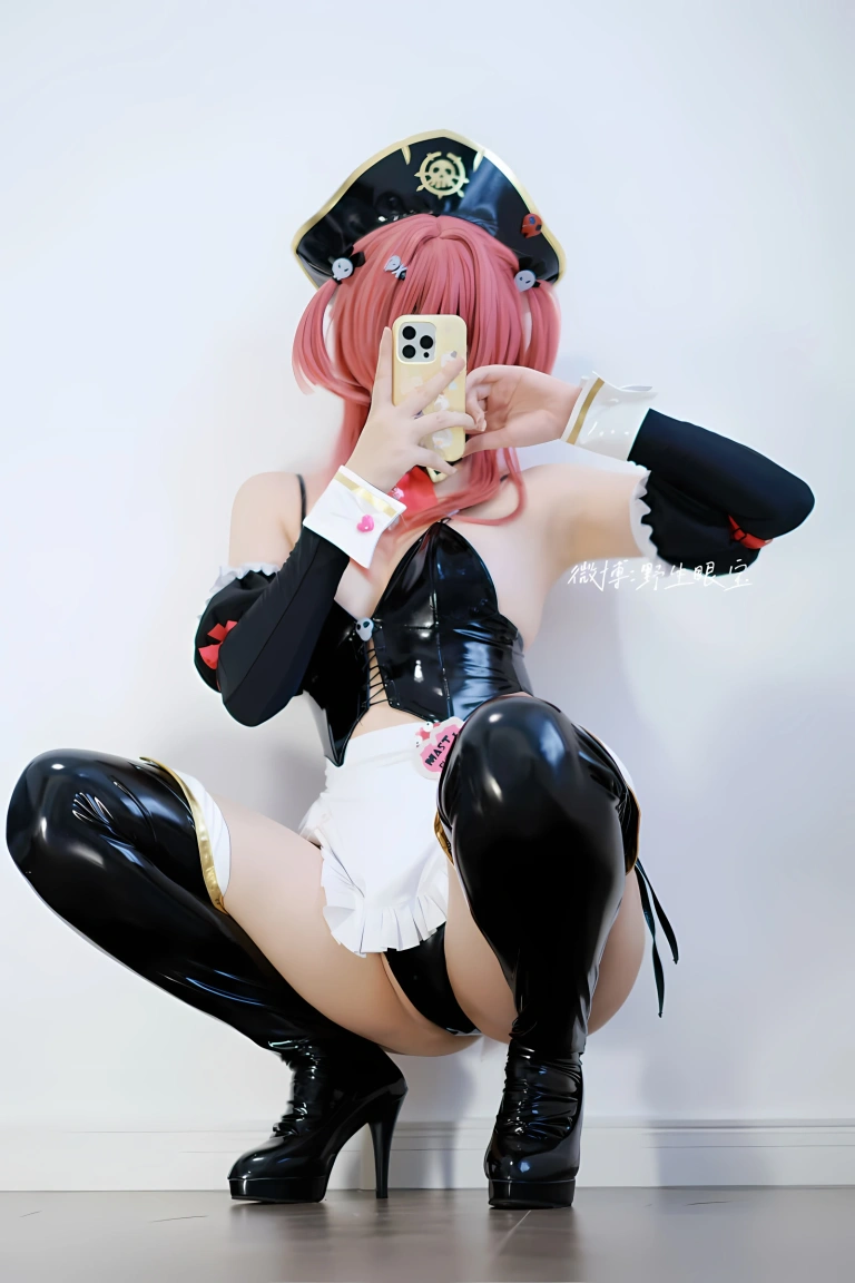 眼酱大魔王w《Fantia 2025年07月会员合集》主题写真：32张全套美图