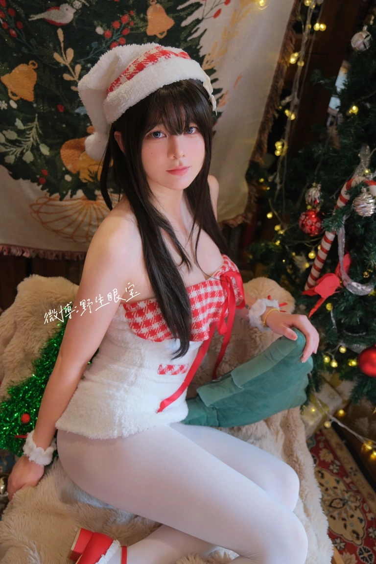 眼酱大魔王w《Fantia 2024年12月会员合集》主题写真：39张全套美图，含1个视频