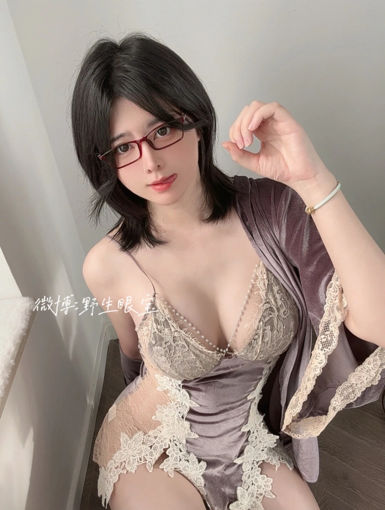 眼酱大魔王w《Fantia 2025年01月会员合集》主题写真：22张全套美图，含3个视频