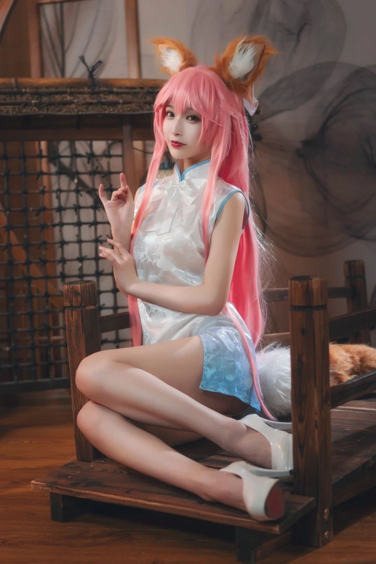 w百合欧皇子w《小玉旗袍》主题写真：20张全套美图