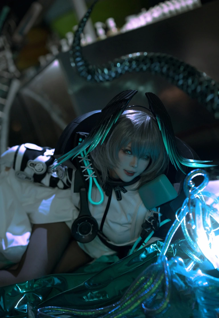 w百合欧皇子w《霍尔海雅》主题写真：18张全套美图