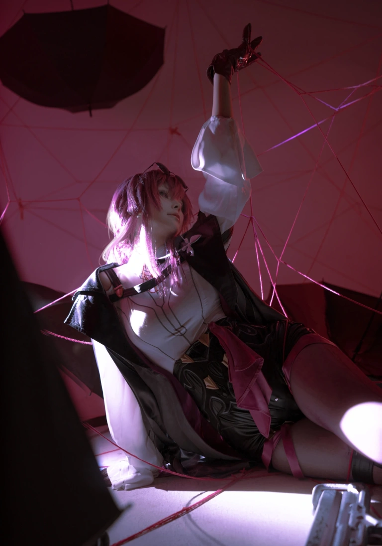 w百合欧皇子w《卡芙卡》主题写真：15张全套美图
