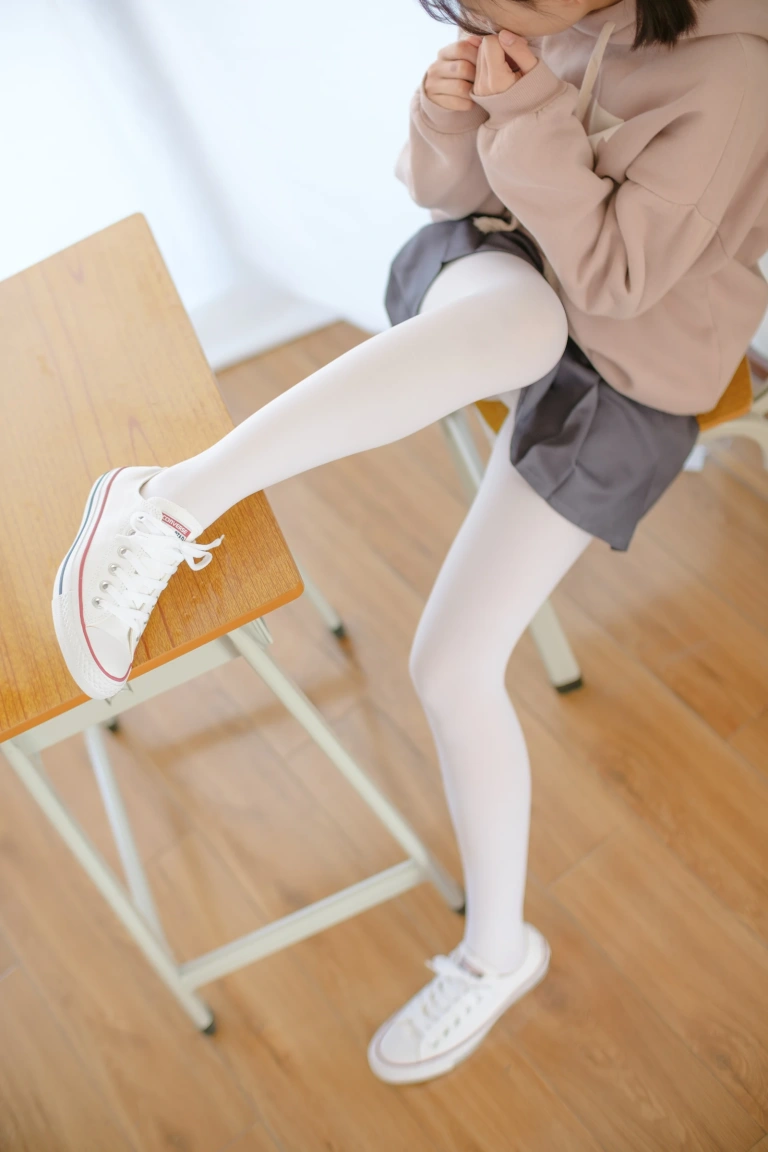 森萝财团《X-002》主题写真：105张全套美图，含1个视频