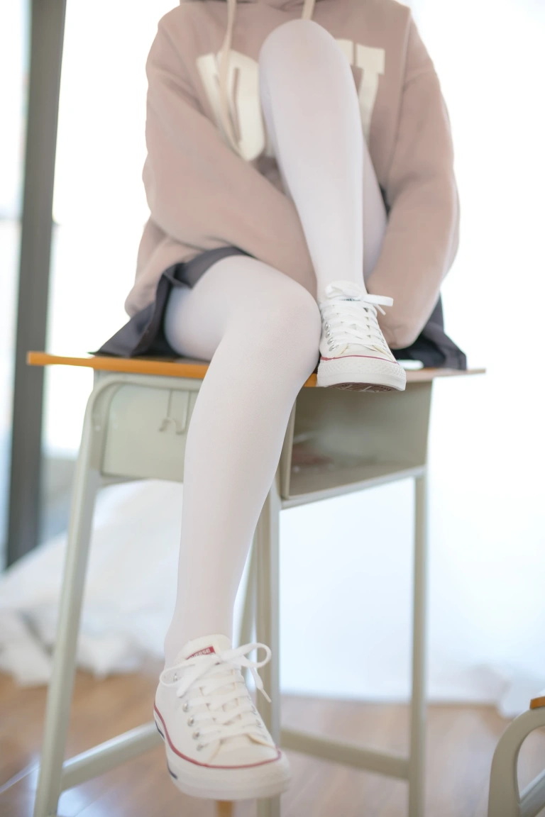 森萝财团《X-002》主题写真：105张全套美图，含1个视频
