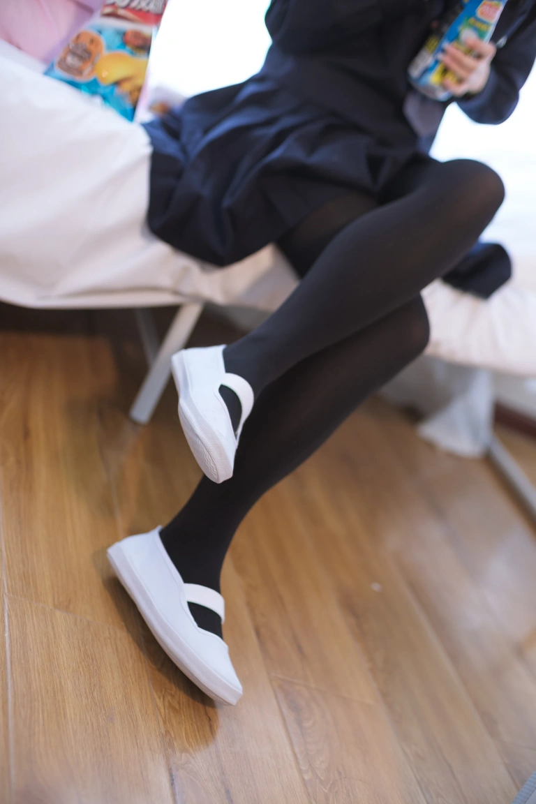 森萝财团《X-004》主题写真：127张全套美图，含1个视频