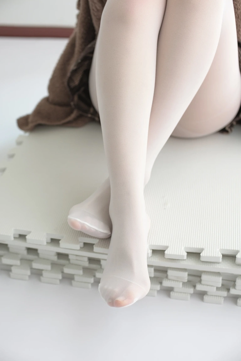 森萝财团《X-006》主题写真：99张全套美图，含1个视频