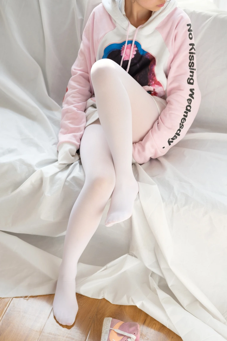 森萝财团《X-009》主题写真：120张全套美图，含1个视频