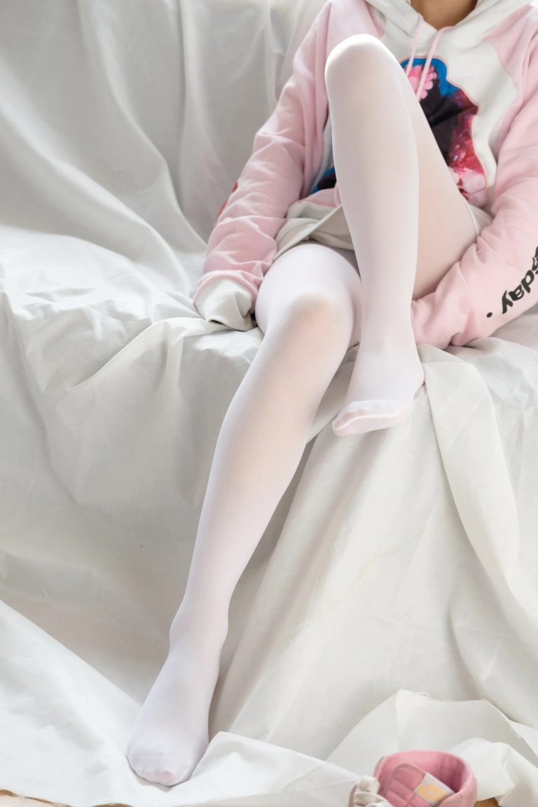 森萝财团《X-009》主题写真：120张全套美图，含1个视频