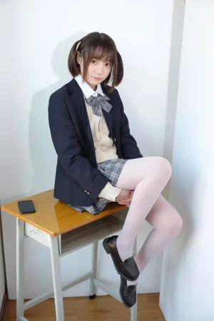 森萝财团《X-010》主题写真：83张全套美图，含1个视频