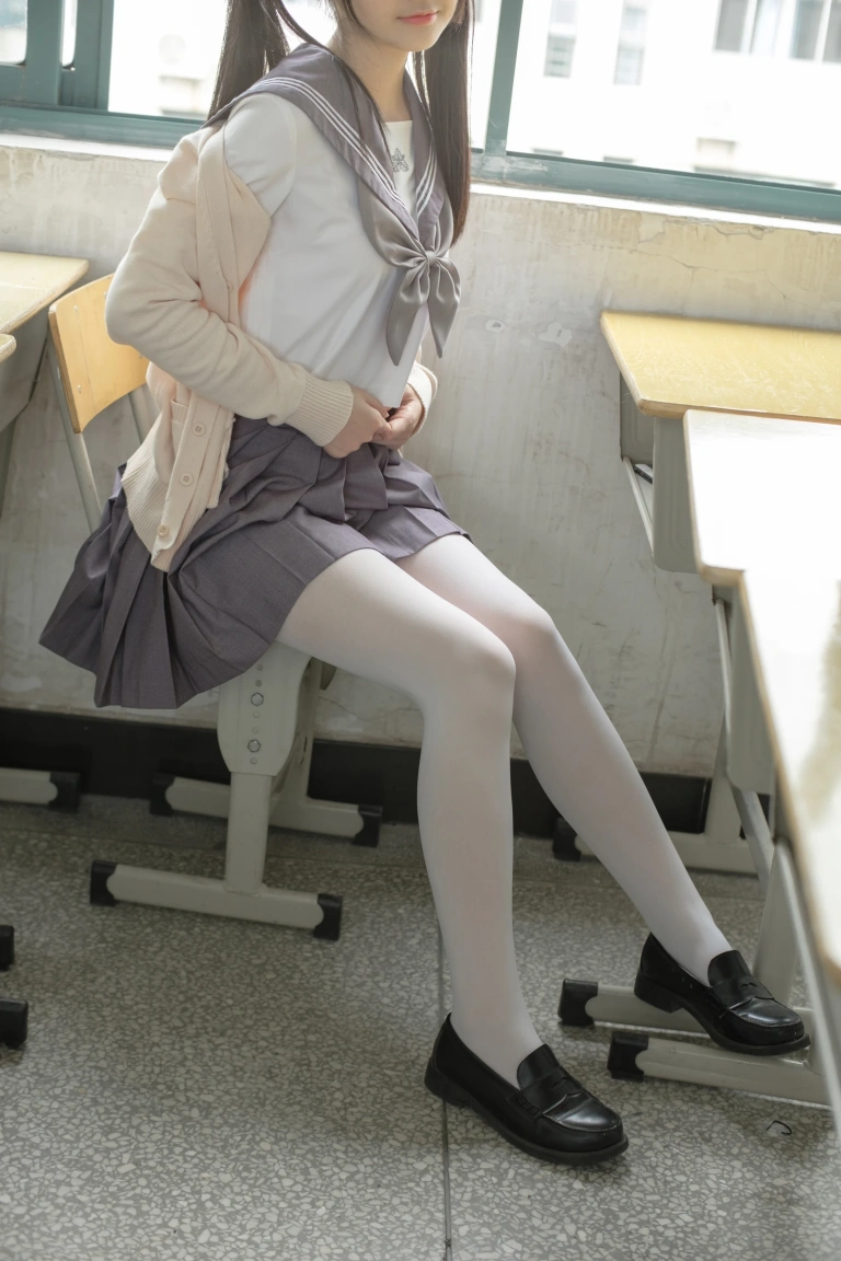 森萝财团《X-017》主题写真：99张全套美图，含1个视频