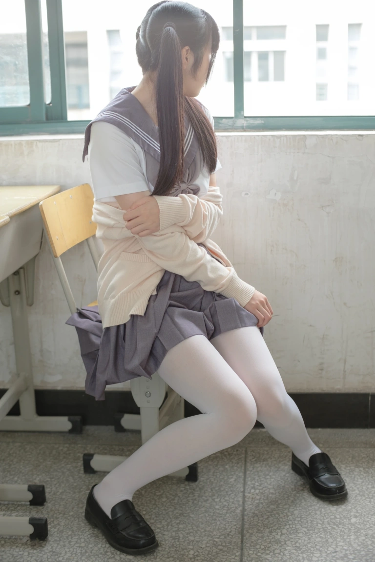 森萝财团《X-017》主题写真：99张全套美图，含1个视频