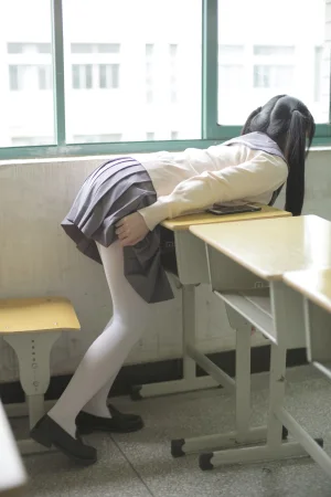 森萝财团《X-017》主题写真：99张全套美图，含1个视频