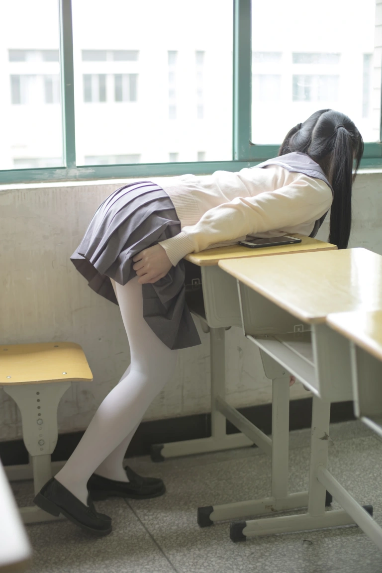 森萝财团《X-017》主题写真：99张全套美图，含1个视频