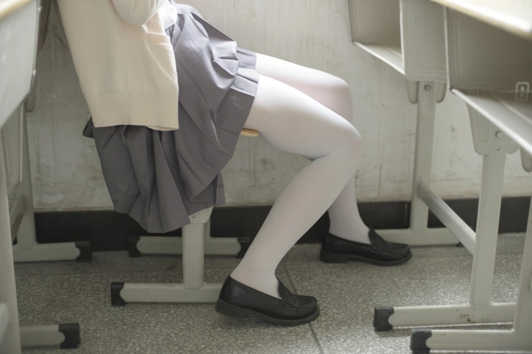 森萝财团《X-017》主题写真：99张全套美图，含1个视频