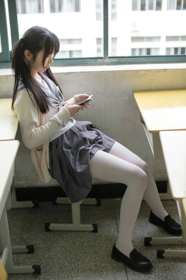 森萝财团《X-017》主题写真：99张全套美图，含1个视频
