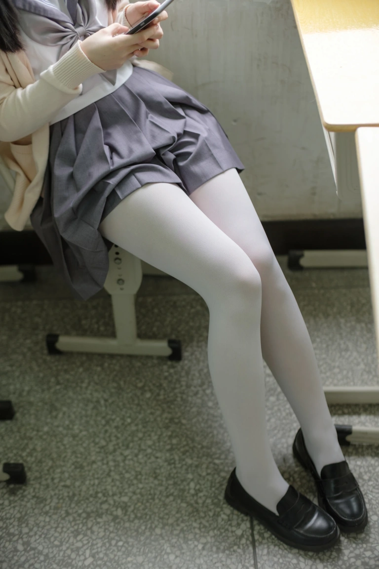 森萝财团《X-017》主题写真：99张全套美图，含1个视频