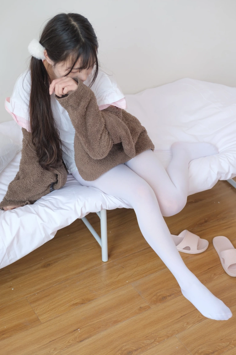 森萝财团《X-020》主题写真：78张全套美图，含1个视频