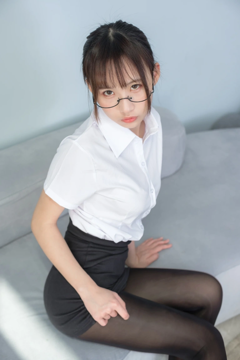 森萝财团《X-023》主题写真：118张全套美图，含1个视频