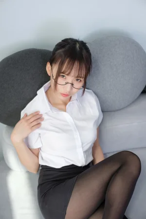 森萝财团《X-023》主题写真：118张全套美图，含1个视频