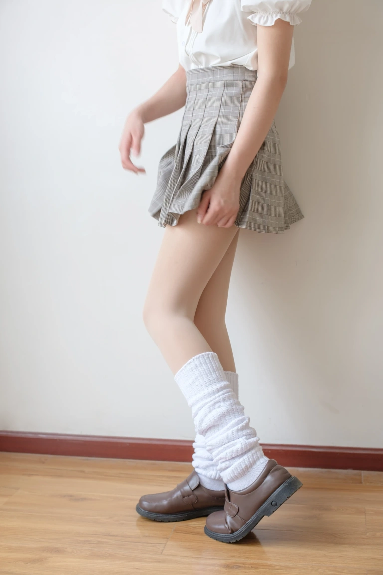 森萝财团《X-033》主题写真：102张全套美图，含1个视频