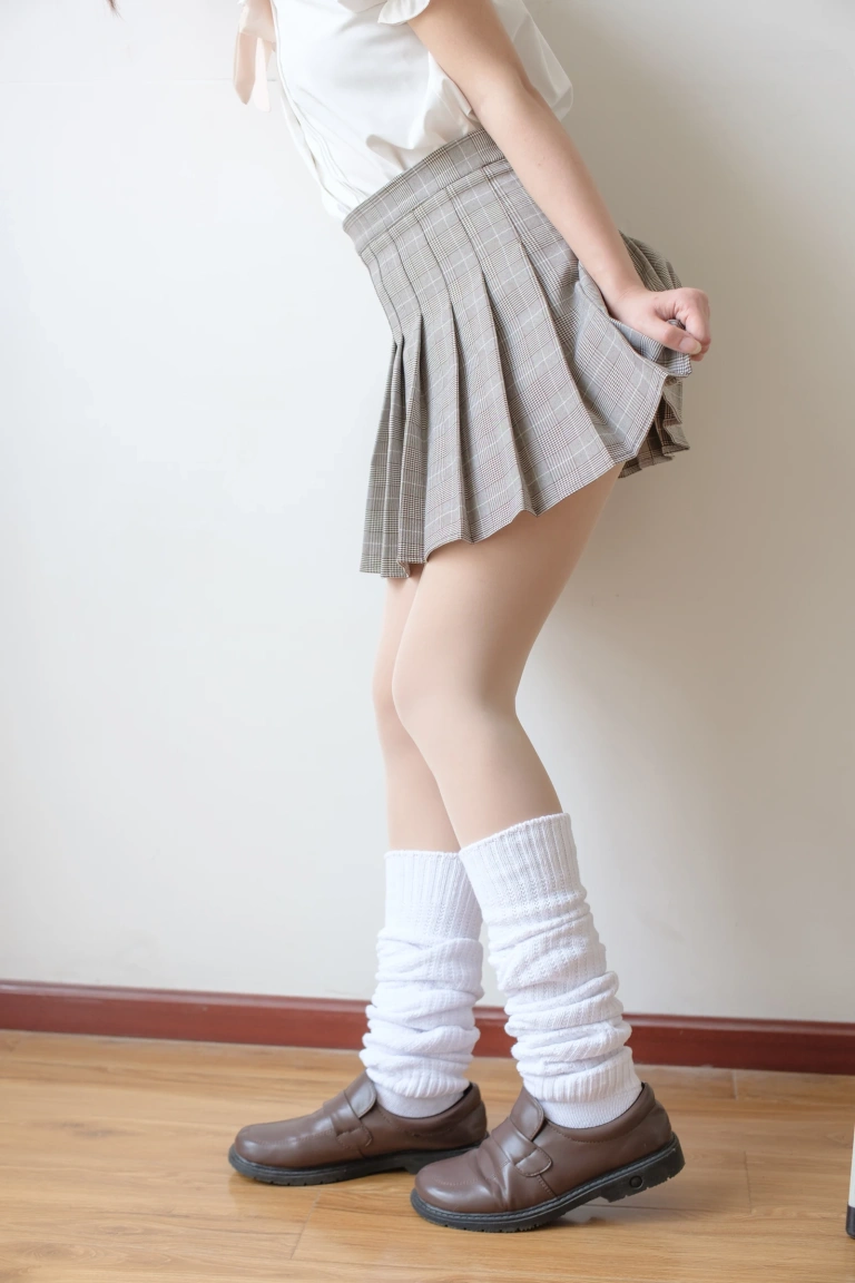 森萝财团《X-033》主题写真：102张全套美图，含1个视频