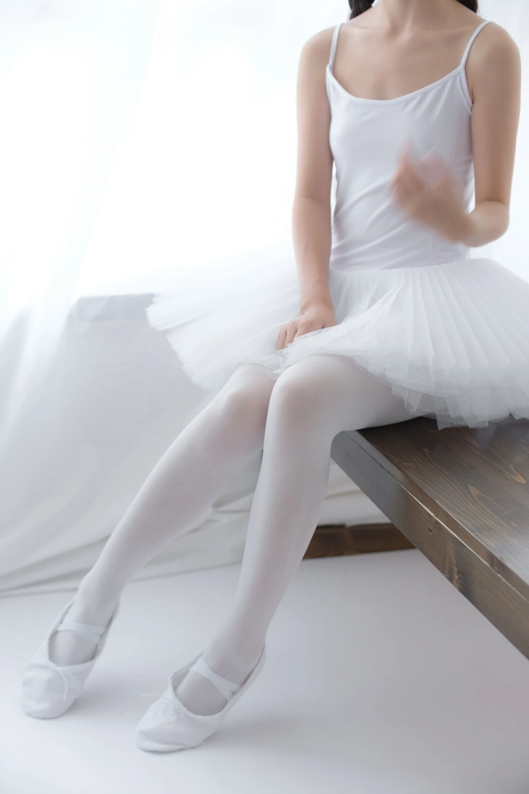 森萝财团《X-042》主题写真：115张全套美图，含1个视频