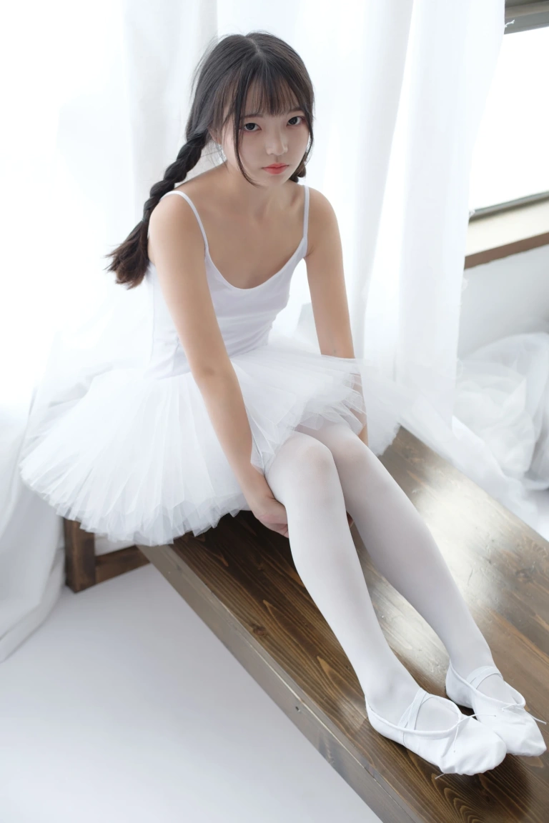 森萝财团《X-042》主题写真：115张全套美图，含1个视频