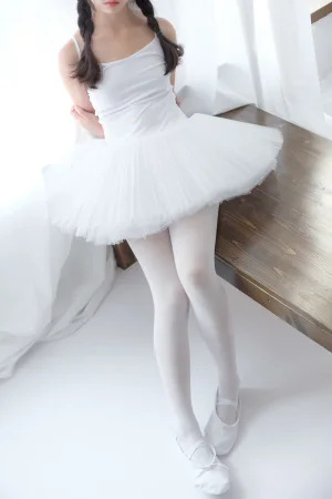森萝财团《X-042》主题写真：115张全套美图，含1个视频